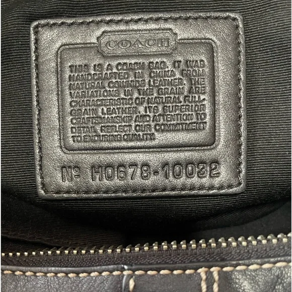 COACH Soho Hobo black leather bag chrome hardware zipper white topstitch detail - Picture 9 of 16